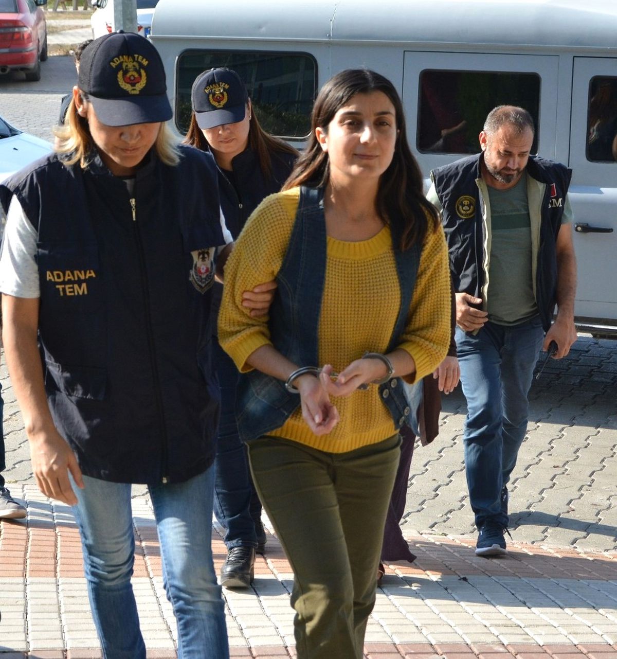 Kuzey Irak\'a Evlenmek İçin Kaçtım" Dedi, PKK Kıyafetiyle Fotoğrafı Çıktı