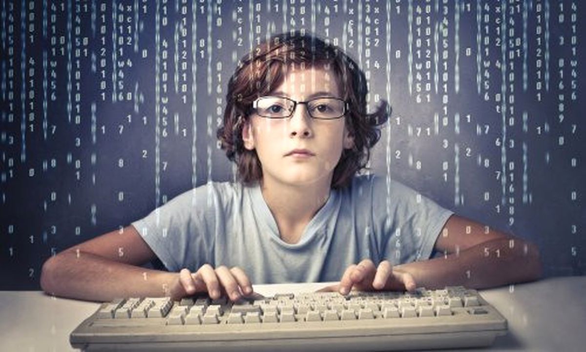 Okulu Hackleyip Onlarca Kez Notlarını Değiştirdi!