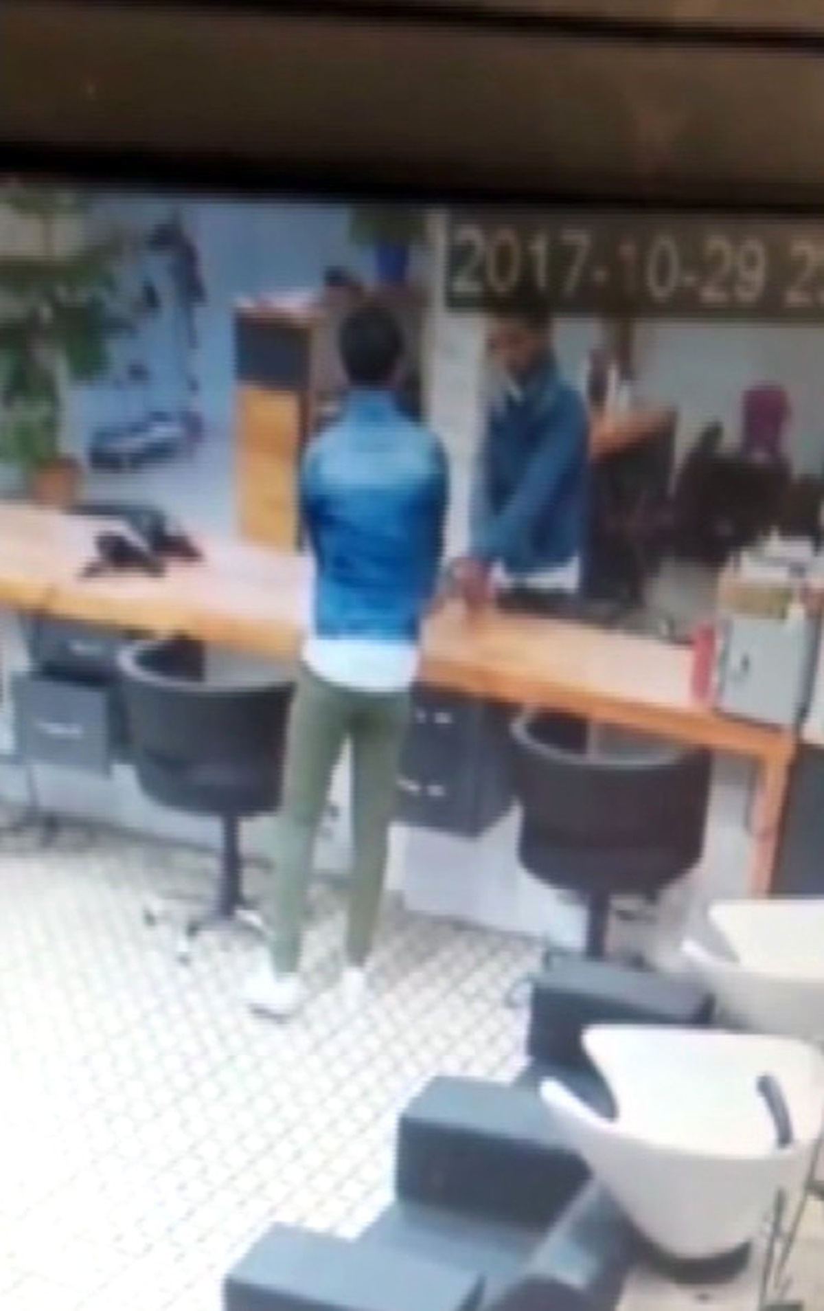 Şişli\'de 30 Saniyede Cep Telefonu Hırsızlığı Kamerada
