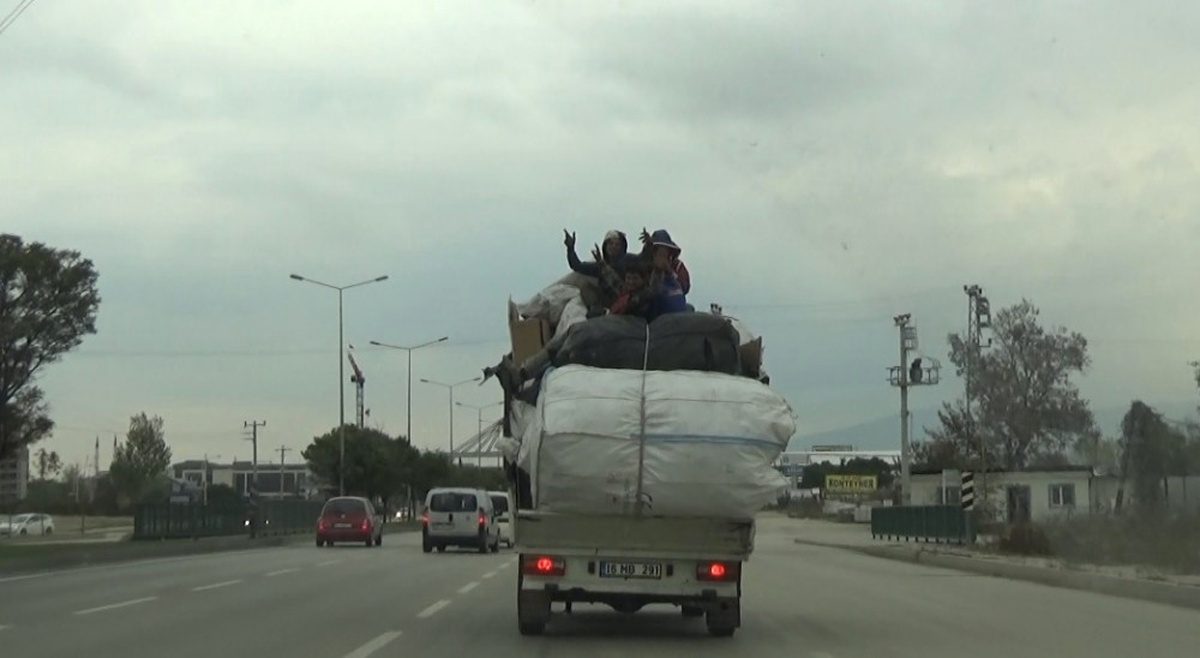 Trafikte Tehlikeli Yolculuk Kameralara Yansıdı