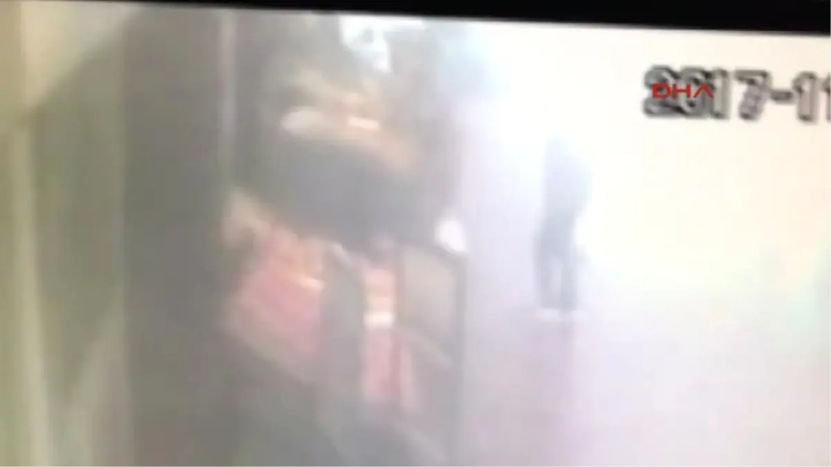 Polis Takibindeyken Hırsızlık Yaptı, Kıskıvrak Yakalandı... O Anlar Kamerada