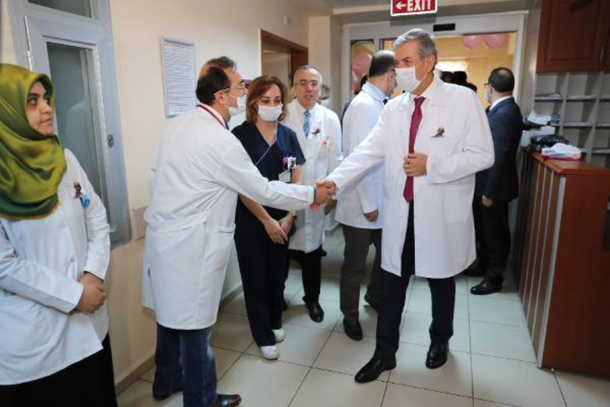 Sağlık Bakanı Demircan Lösemili Çocukları Ziyaret Etti