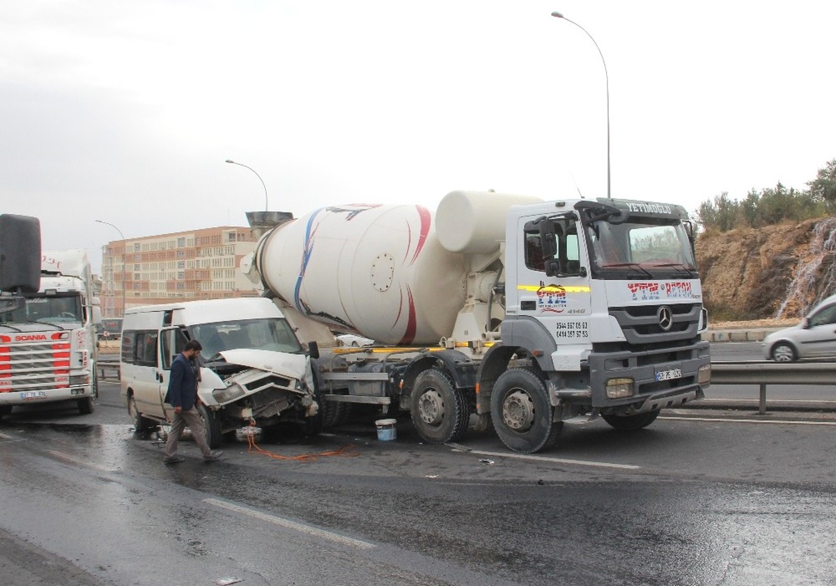 Şanlıurfa\'da Zincirleme Trafik Kazası: 1 Yaralı