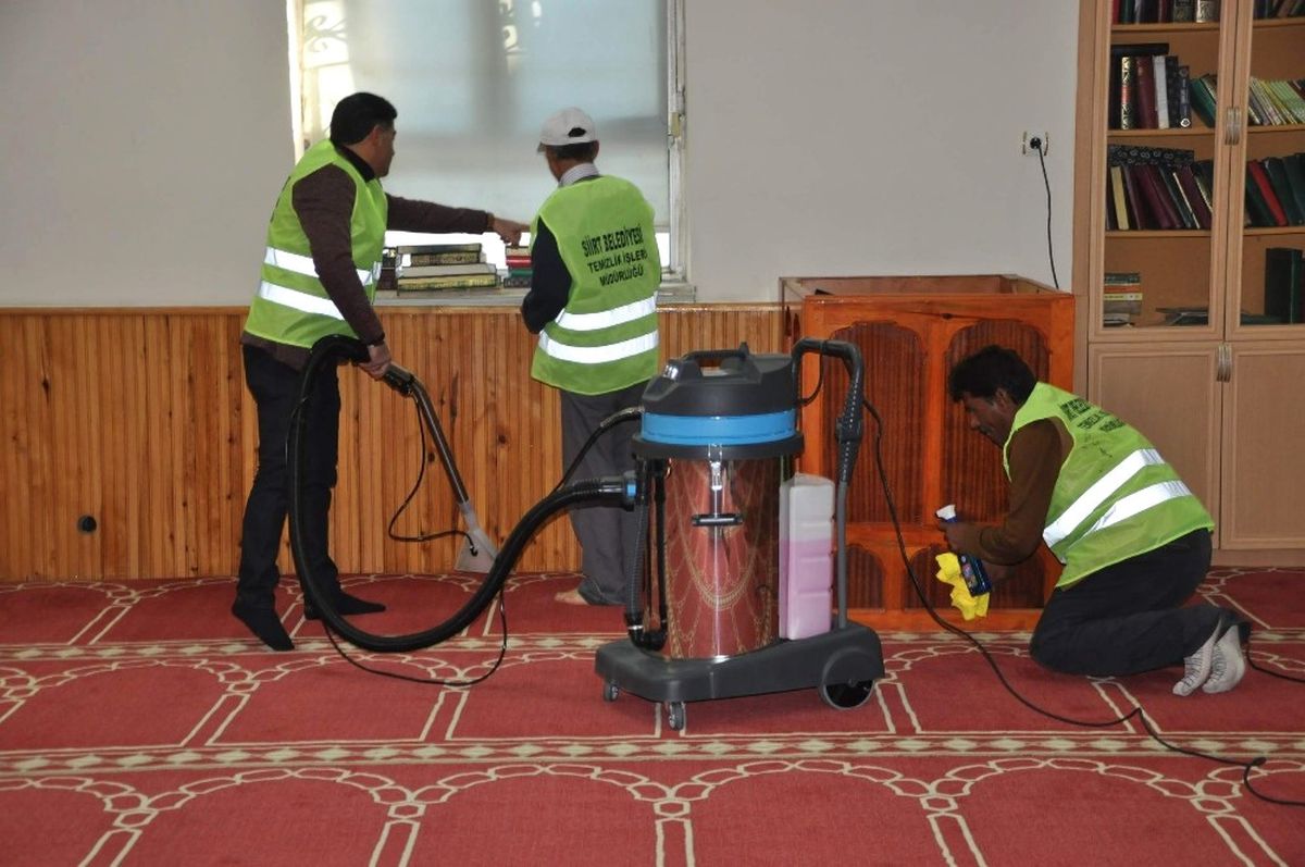 Siirt Belediyesinden Cami Temizleme Seferberliği