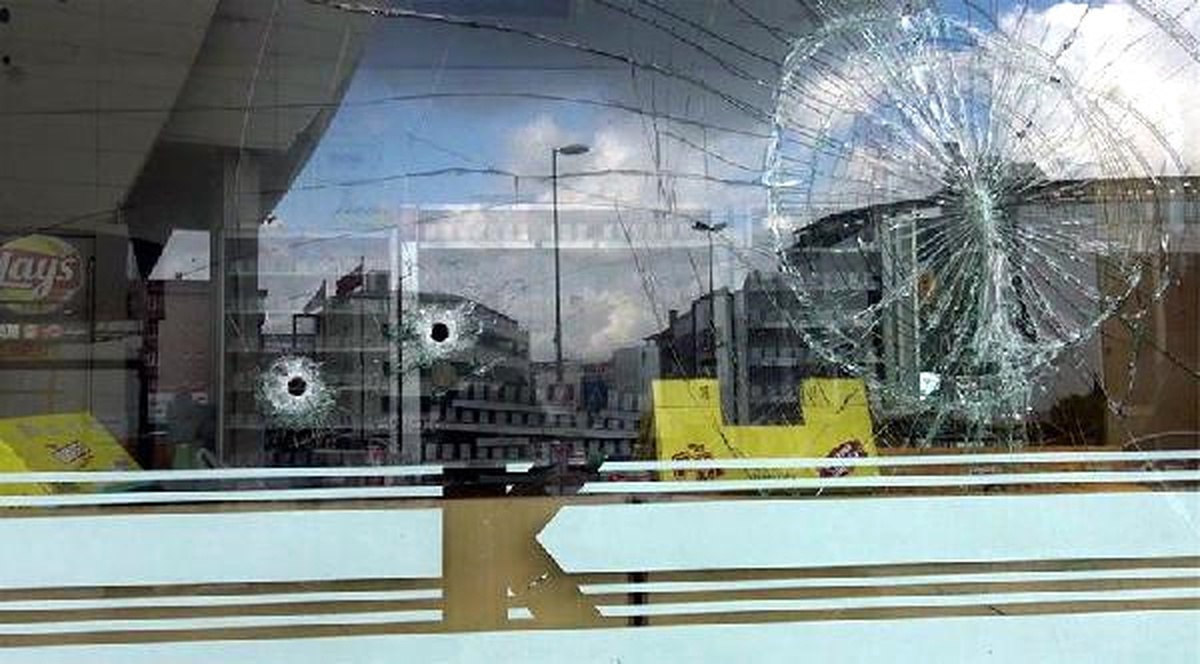 Tacizle Suçlanan Esnafın Dükkanına Kurşun Yağdırdılar