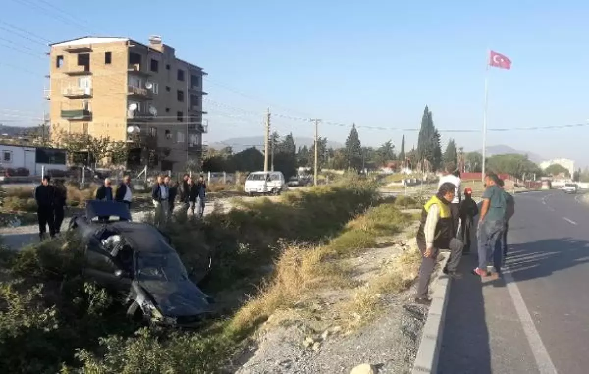 Tır Çarpması Sonucu Şarampole Düşen Otomobilde 3 Yaralı