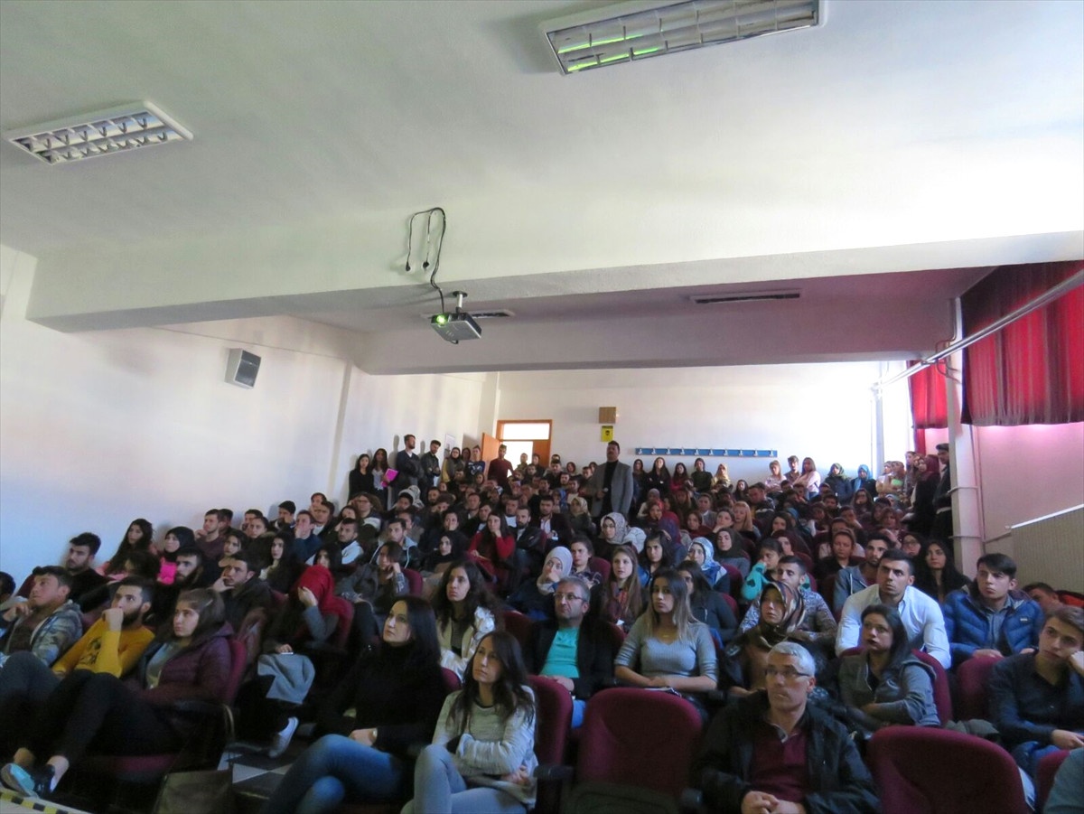 Üniversite Öğrencileri Terör Tehdidine Karşı Bilinçlendirildi