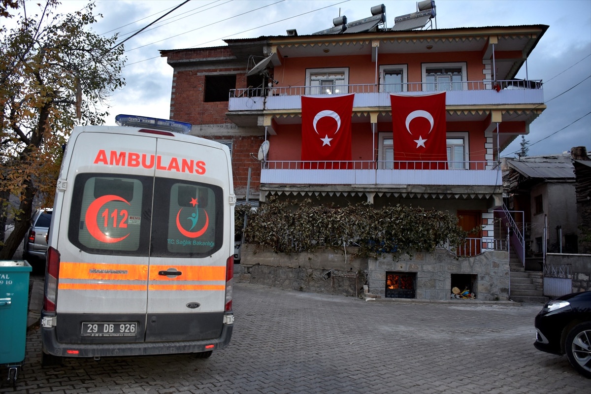 Vali Memiş\'ten Kazada Ölen Polisin Ailesine Ziyaret