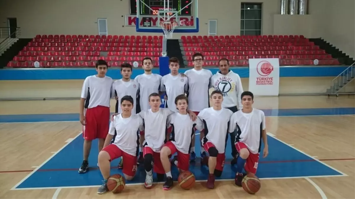 Voleybol Takımı Seyhan Deplasmanından 1 Puanla Döndü