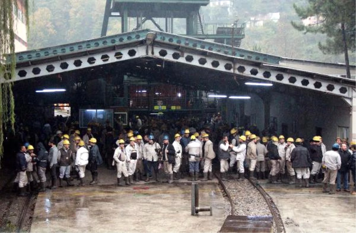 Zongludak\'ta Maden İşçileri Ocaktan Çıkmama Eylemi Başlattı