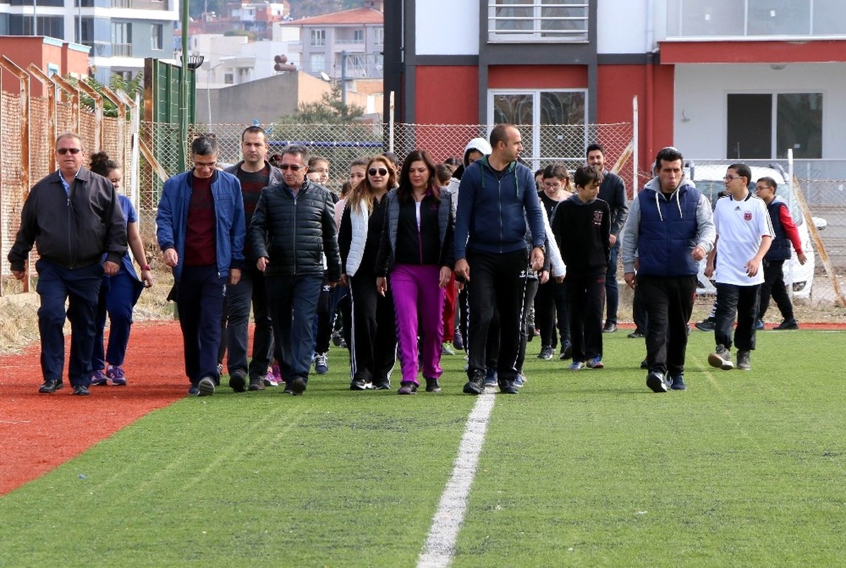1. Edremit Cumhuriyet ve Atatürk Koşusu Düzenlendi