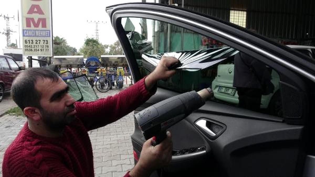 427 Lira Cam Filmi Cezasını Duyan Sanayiye Koşuyor
