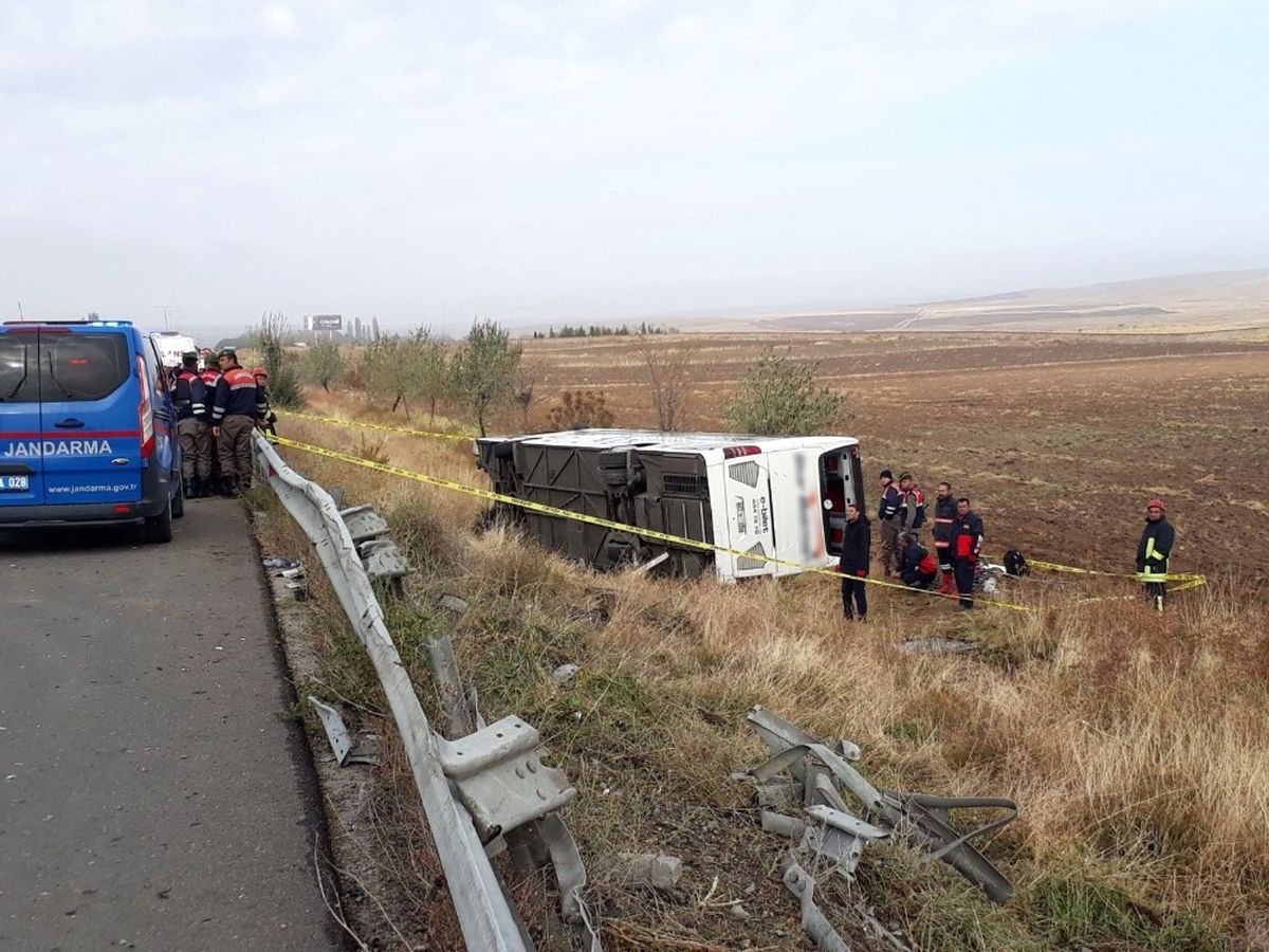 Başkente Yolcu Otobüsü Devrildi, Cenazeler Devrilen Otobüsün Altında Kaldı