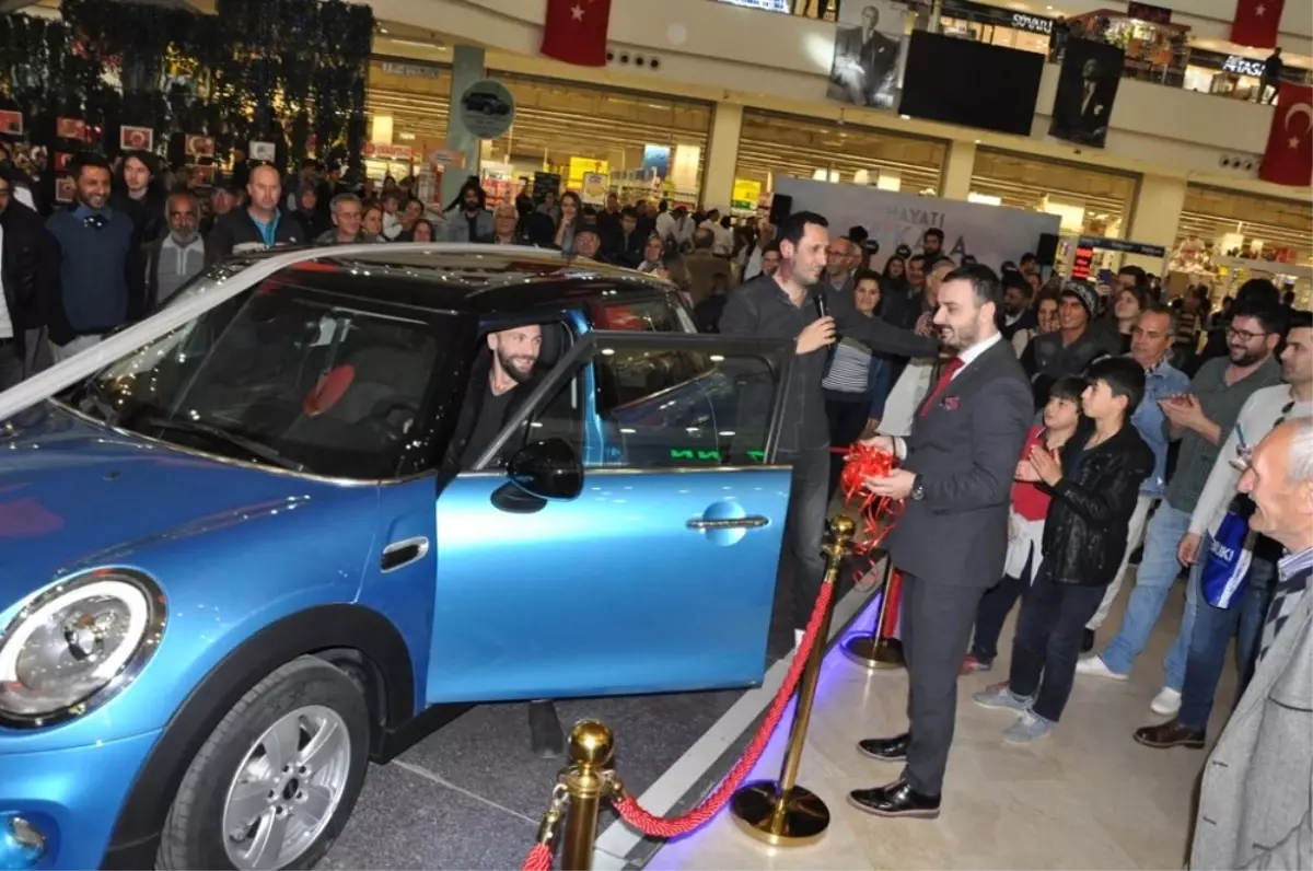 Çekiliş ile Lüks Araba Kazandı