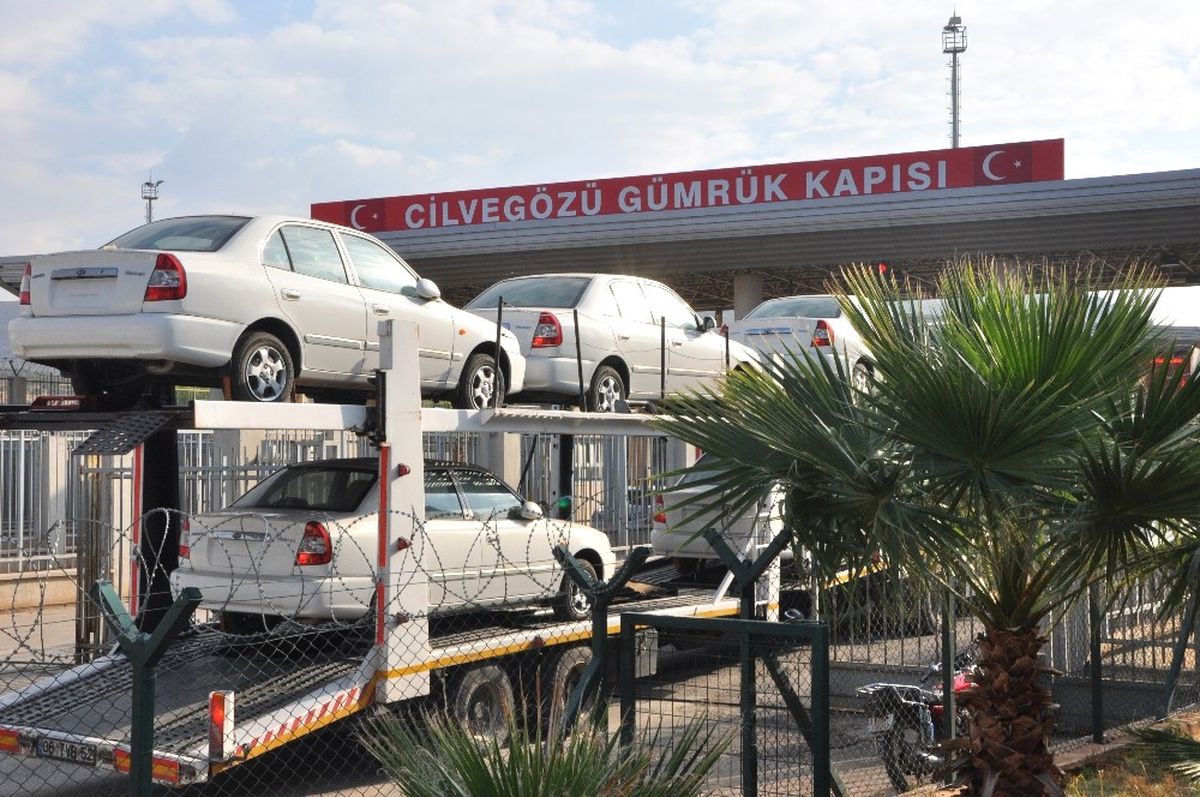 Cilvegözü Sınır Kapısı\'ndan Ticari ve Yardım Tırlarının Çıkışı Sürüyor