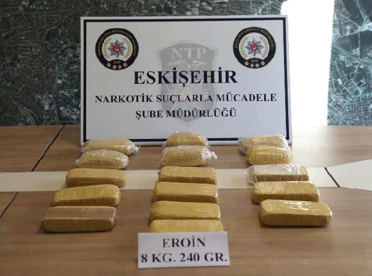 Eskişehir\'de Otomobilde 8 Kilo Eroin Ele Geçirildi