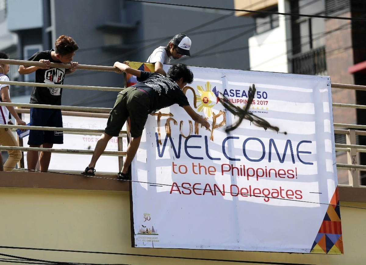 Filipinler\'de Asean Zirvesi Öncesinde Trump Protestoları