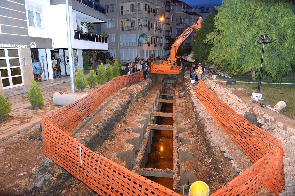Finike\'ye 12 Kilometre Kanalizasyon