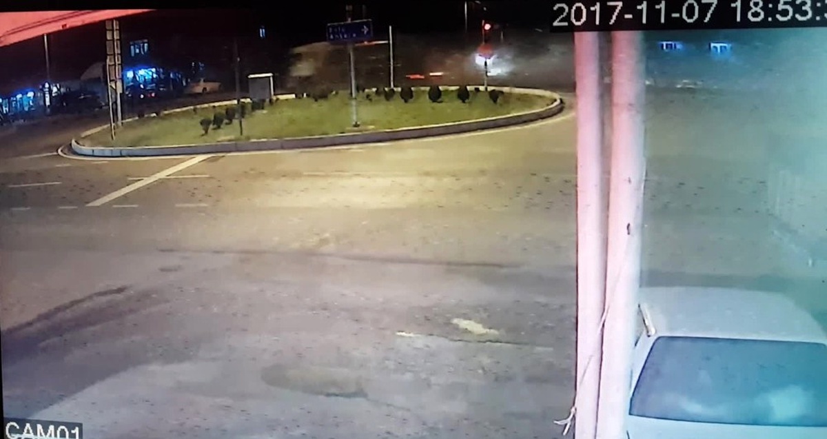 Freni Patlayan Tankerin Kaza Anı Güvenlik Kameralarına Yansıdı