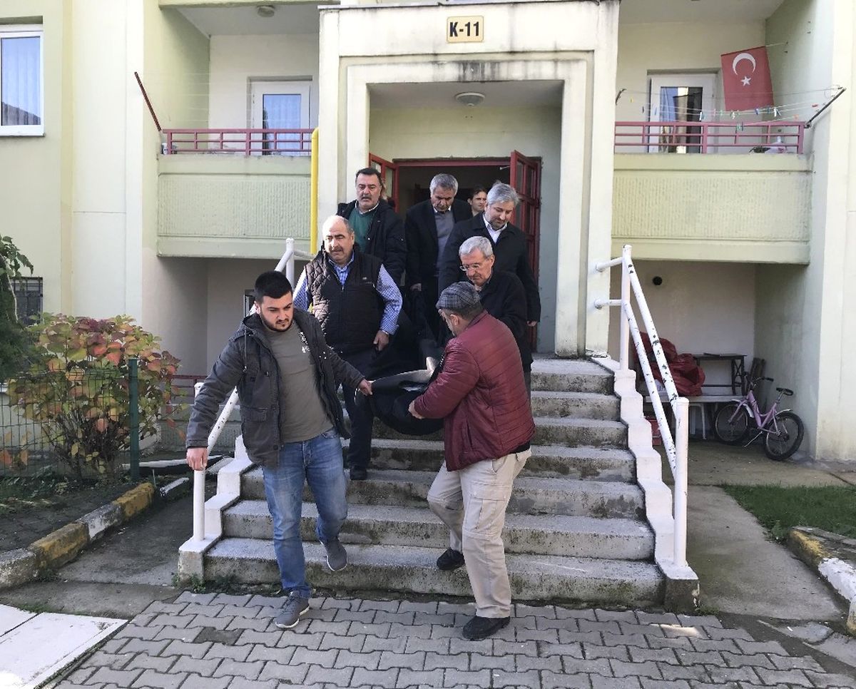 Gazeteci Sırrı Şanlı Evinin Merdivenlerinde Ölü Bulundu