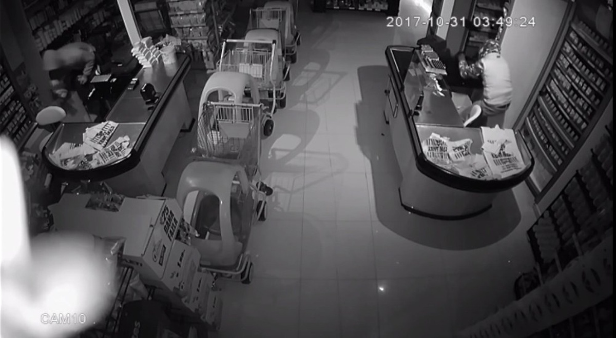 Hırsızlar Önce Kameraya, Sonra Polise Yakalandı