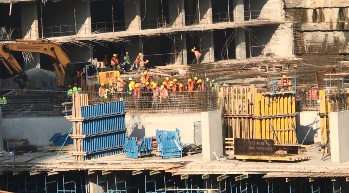İstanbul\'da Şantiyede Göçük: 1 İşçi Toprak Altında
