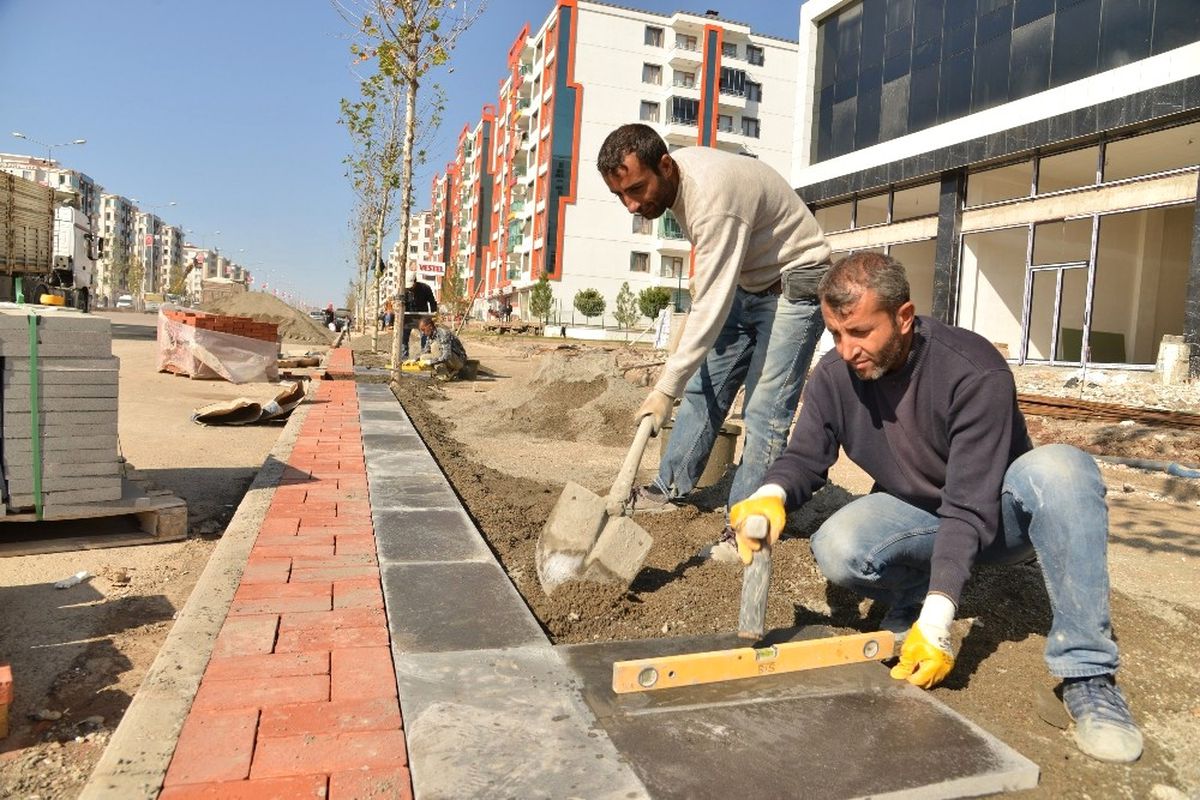 Kamışlo Bulvarı\'nda Kaldırım Çalışmaları Devam Ediyor