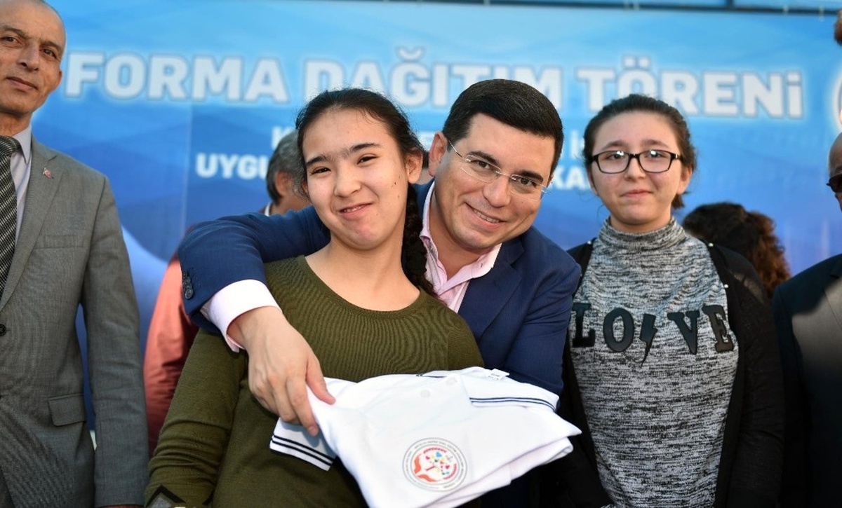 Kepez Özel Eğitim Uygulama Okulu Öğrencilerine Forma