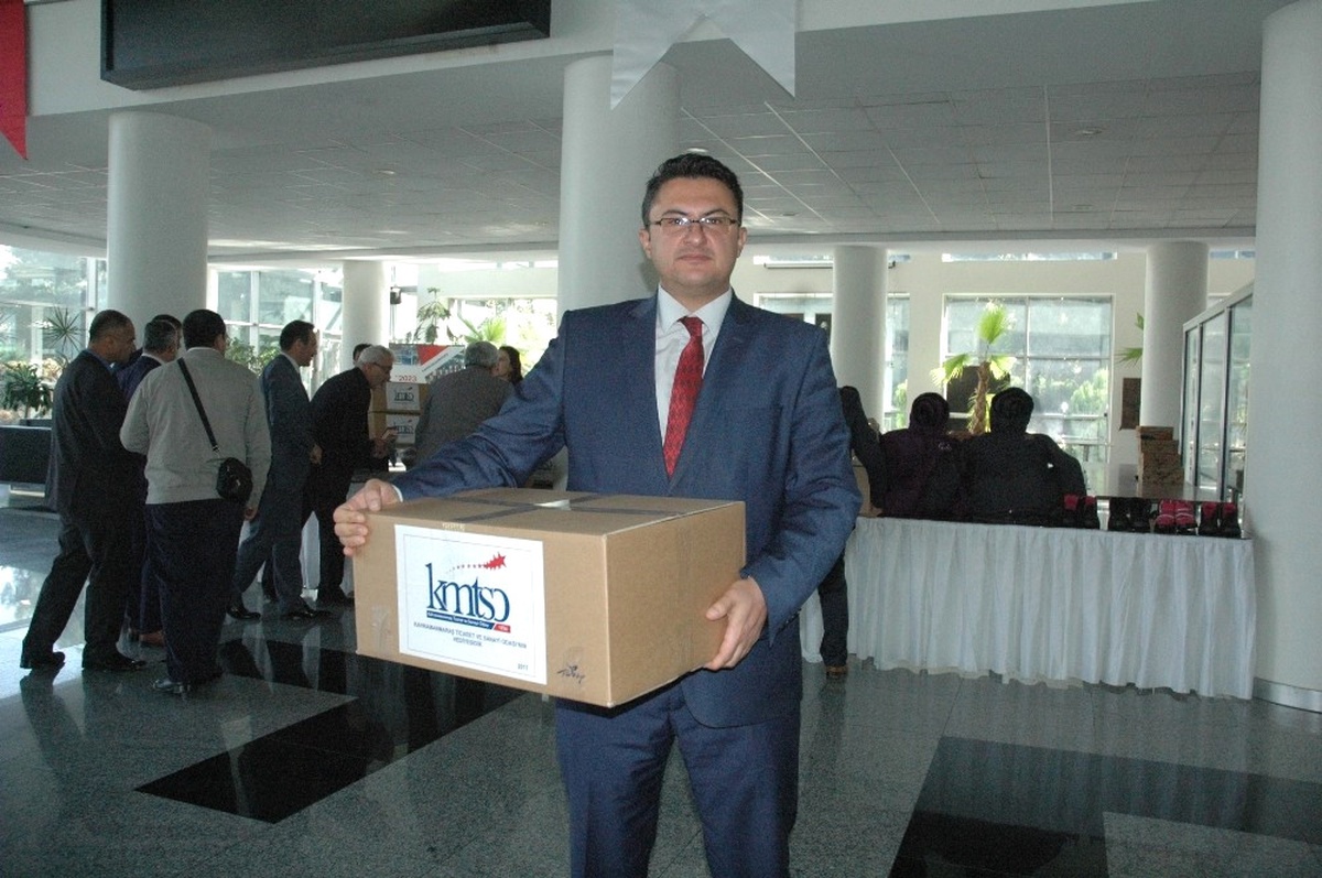 Kmtso\'dan Öğrencilere Giysi ve Kırtasiye Yardımı