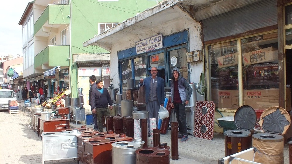 Modası Geçmeyen Tezek Sobalarına Büyük İlgi