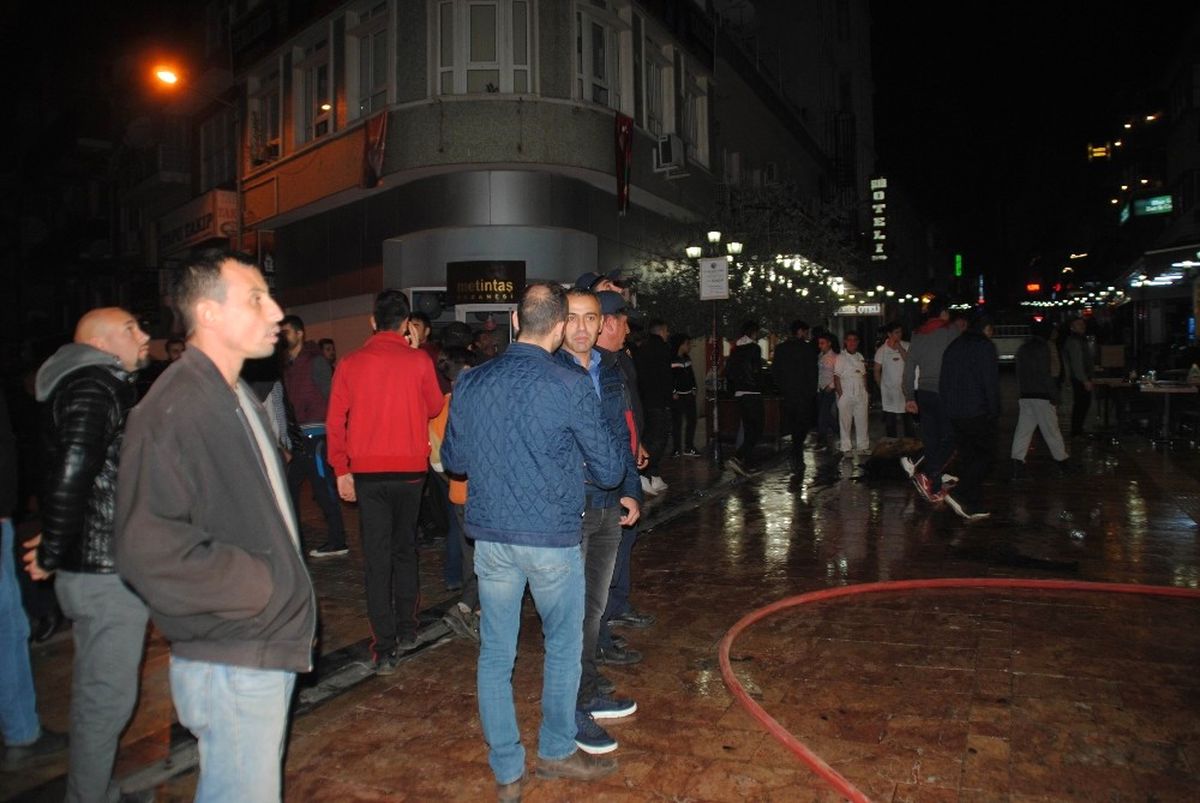 Otelde Yangın Çıktı 1 Kişi Yaralandı