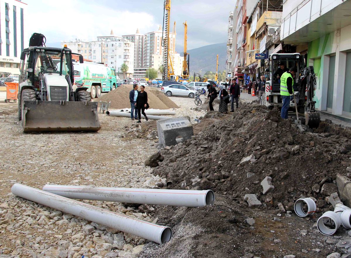 Pac Meydanı\'ndaki Altyapı Bağlantıları Yenileniyor