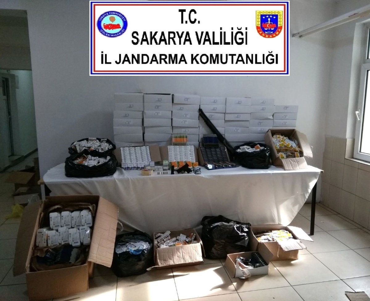 Sakarya\'da Tıbbi Malzeme Operasyonu: 4 Gözaltı