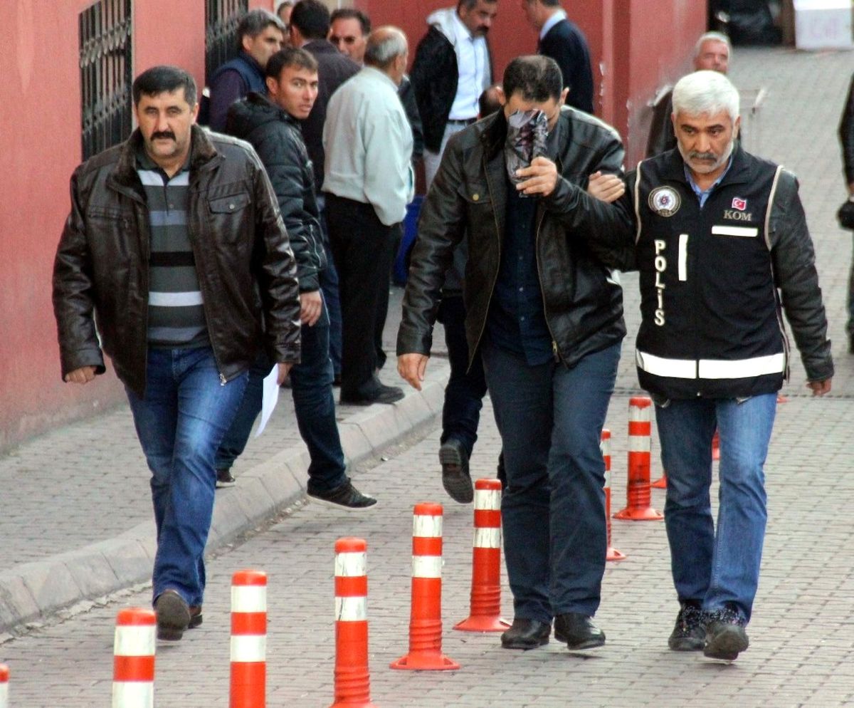 Sigara Kaçakçısı Adliyeye Sevk Edildi