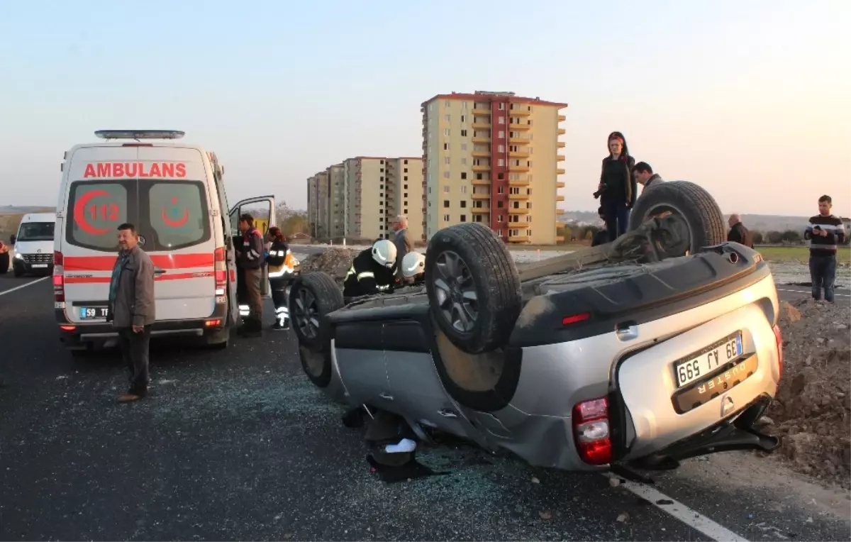 Takla Atan Otomobilden Hafif Sırıklarla Kurtuldu