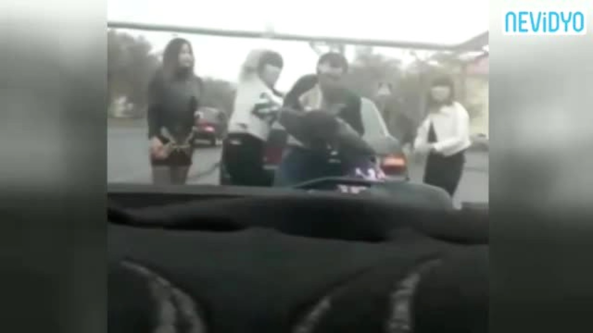 Tartıştığı Kadınları Tekme Tokat Dövdü!