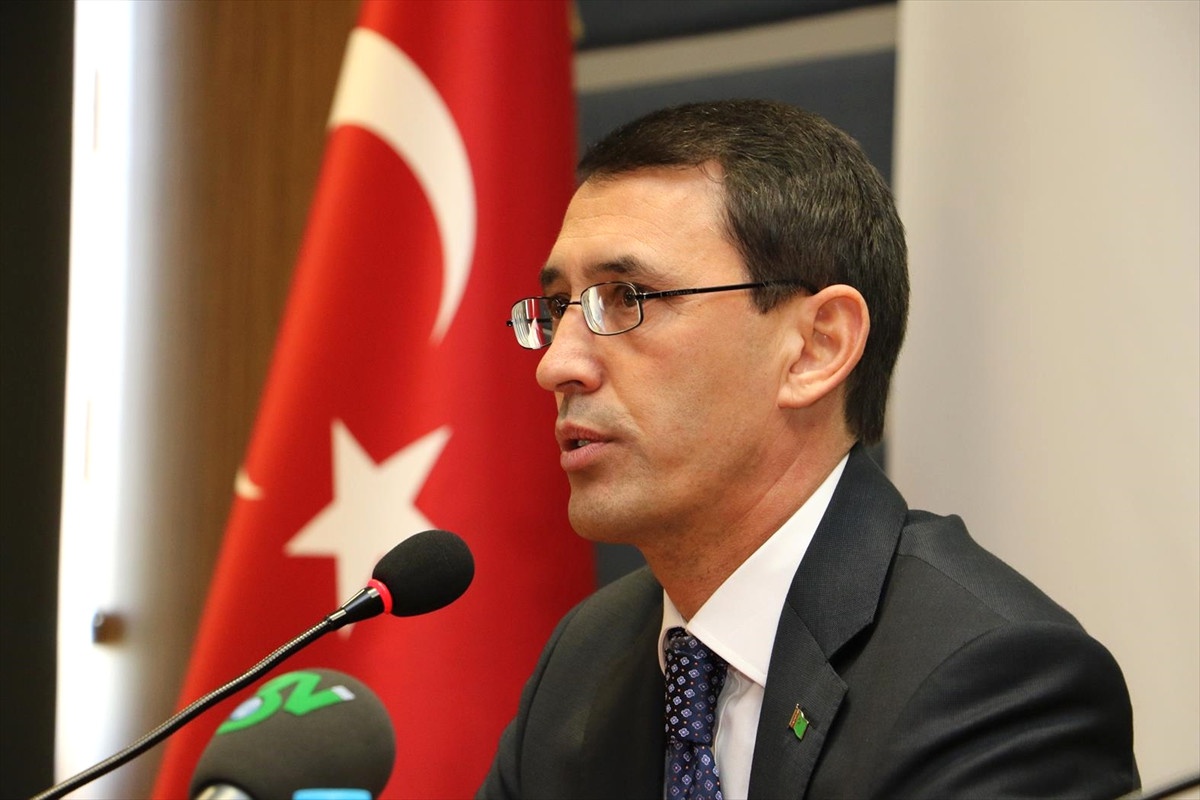 Türkmenistan\'ın Ankara Büyükelçisi Amanlıyev Öğrencilerle Buluştu