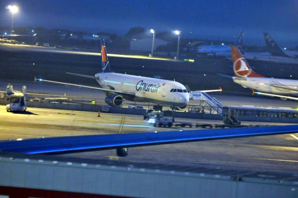 Uçakta Unutulan Bagaj Paniğe Neden Oldu