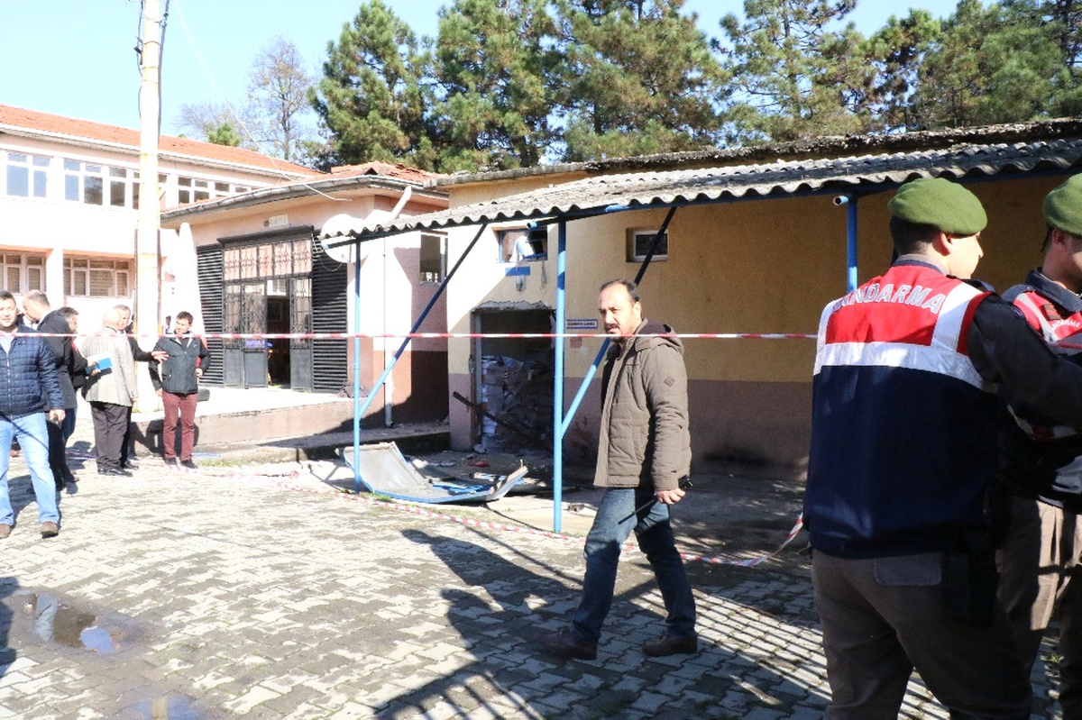 Vali Patlamanın Yaşandığı Okulda