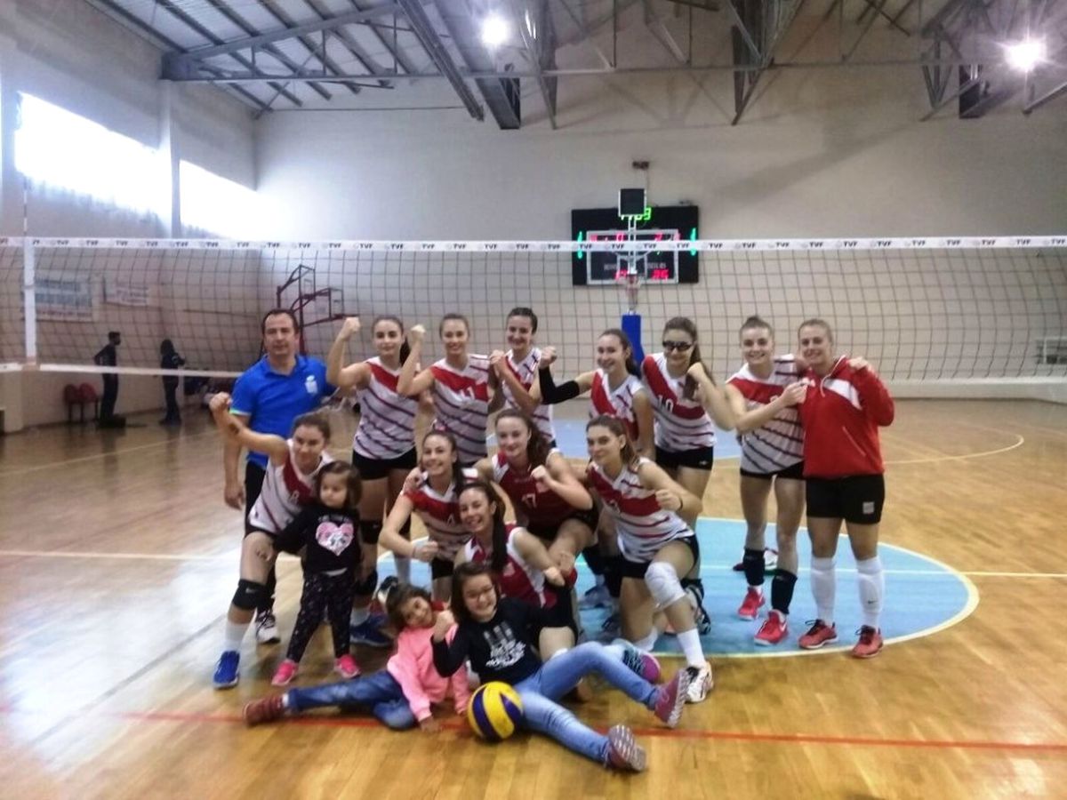Voleybolda Ayvalıkgücü, Sarıyer\'i Net Skorla Geçti