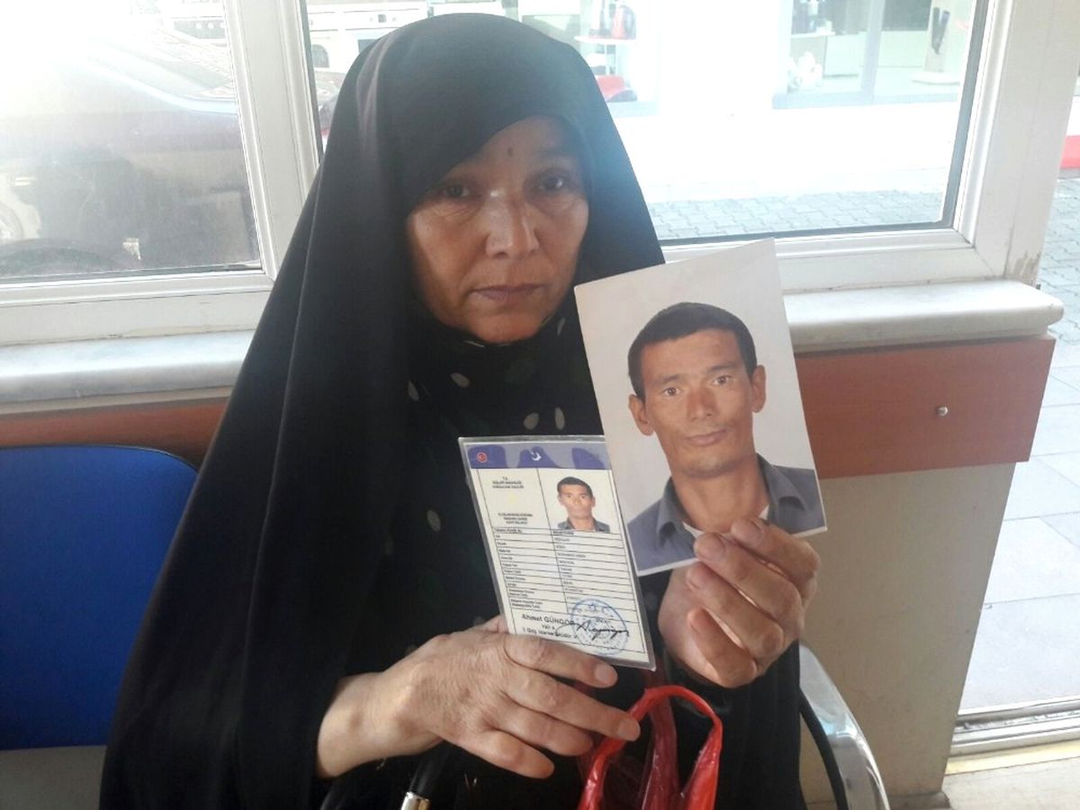 Afgan Kadın,kaybolan Oğlanı Arıyor