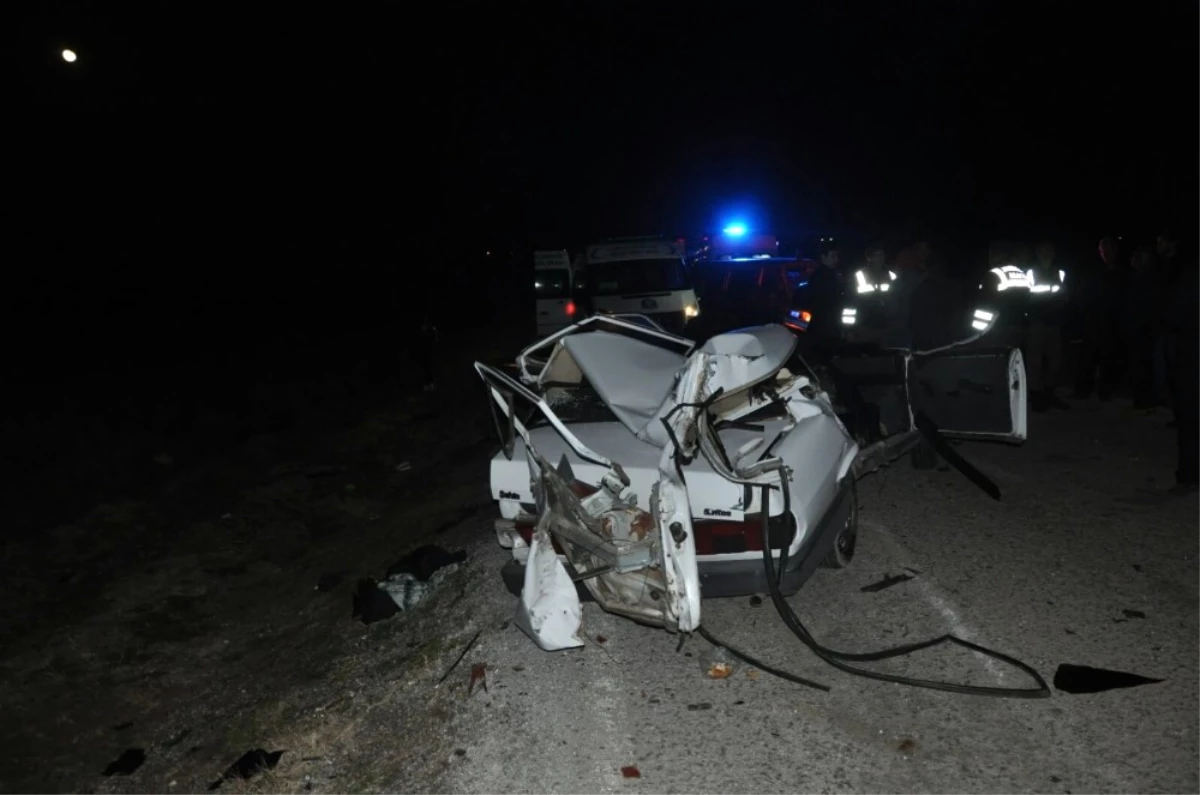 Afyonkarahisar\'da Trafik Kazası: 2 Ölü, 2 Yaralı