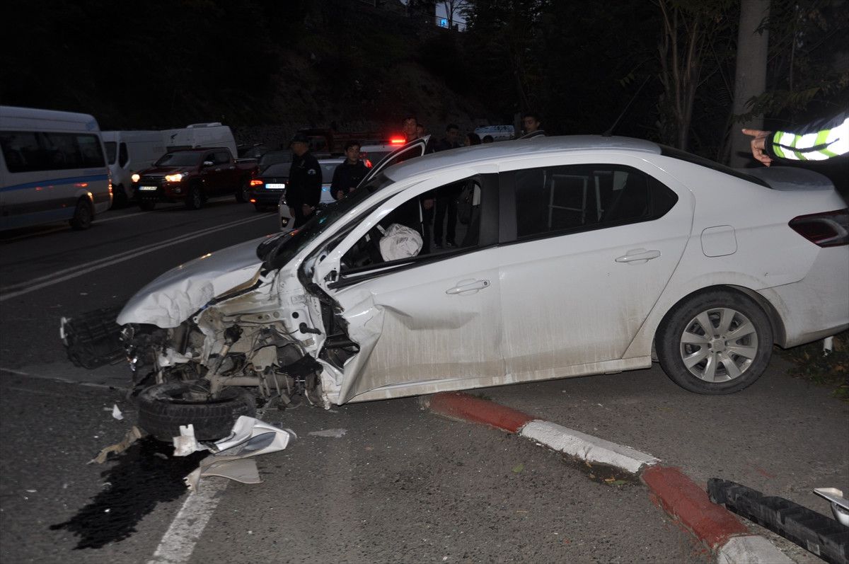 Artvin\'de Trafik Kazası: 2 Yaralı