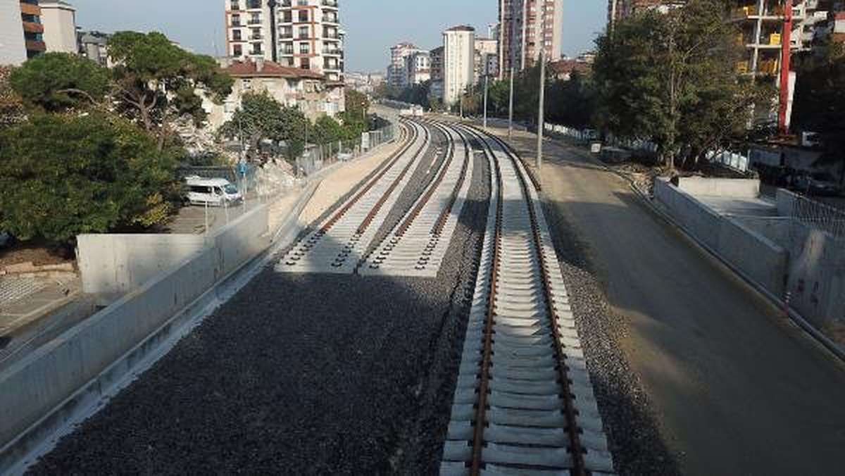 Banliyö Hatlarına İlk Raylar Döşenmeye Başladı