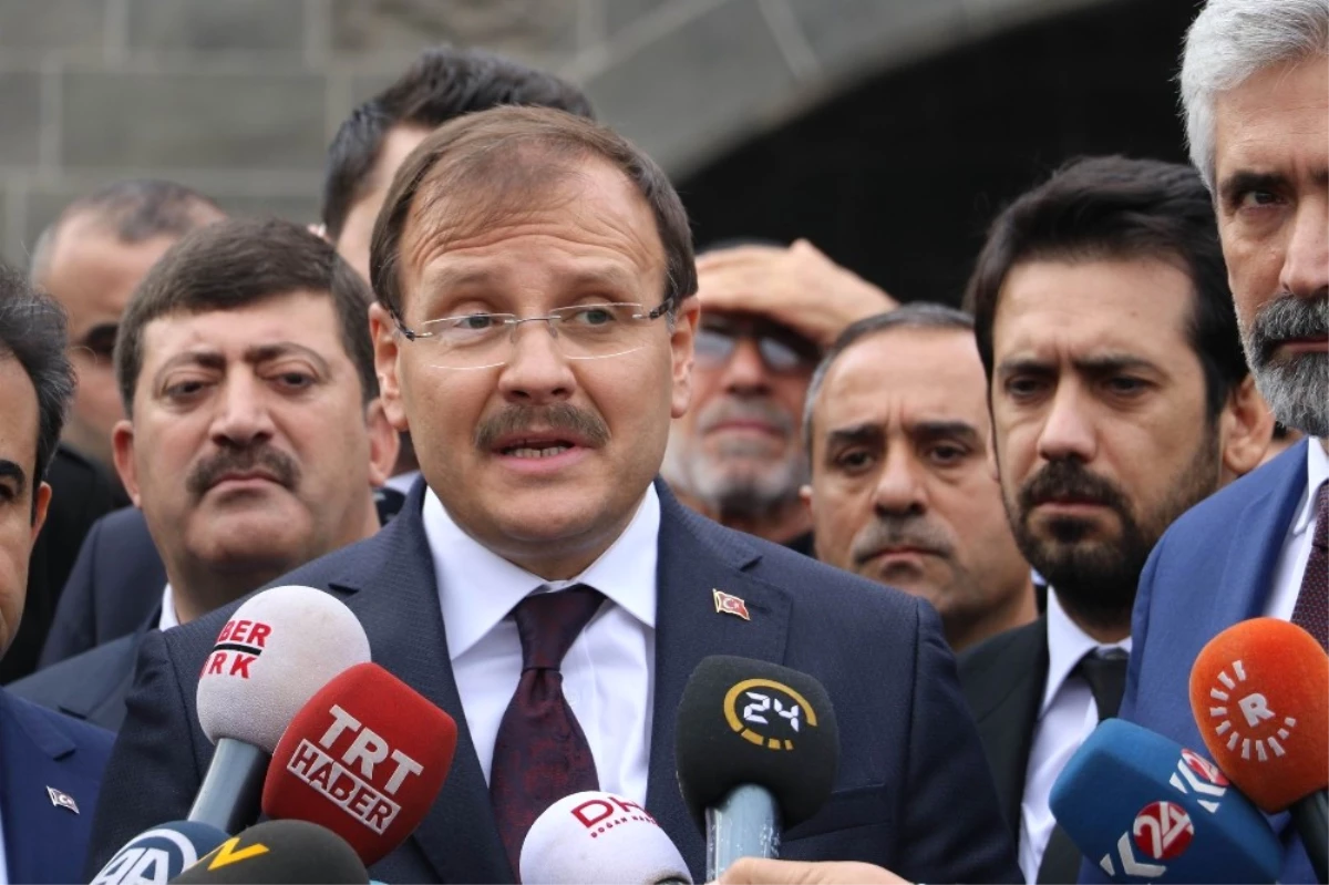 Başbakan Yardımcısı Çavuşoğlu Sur\'da İncelemelerde Bulundu