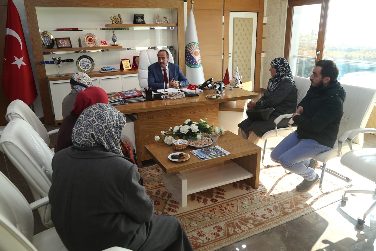 Başkan Duruay Makamında Vatandaşları Kabul Etmeye Devam Ediyor