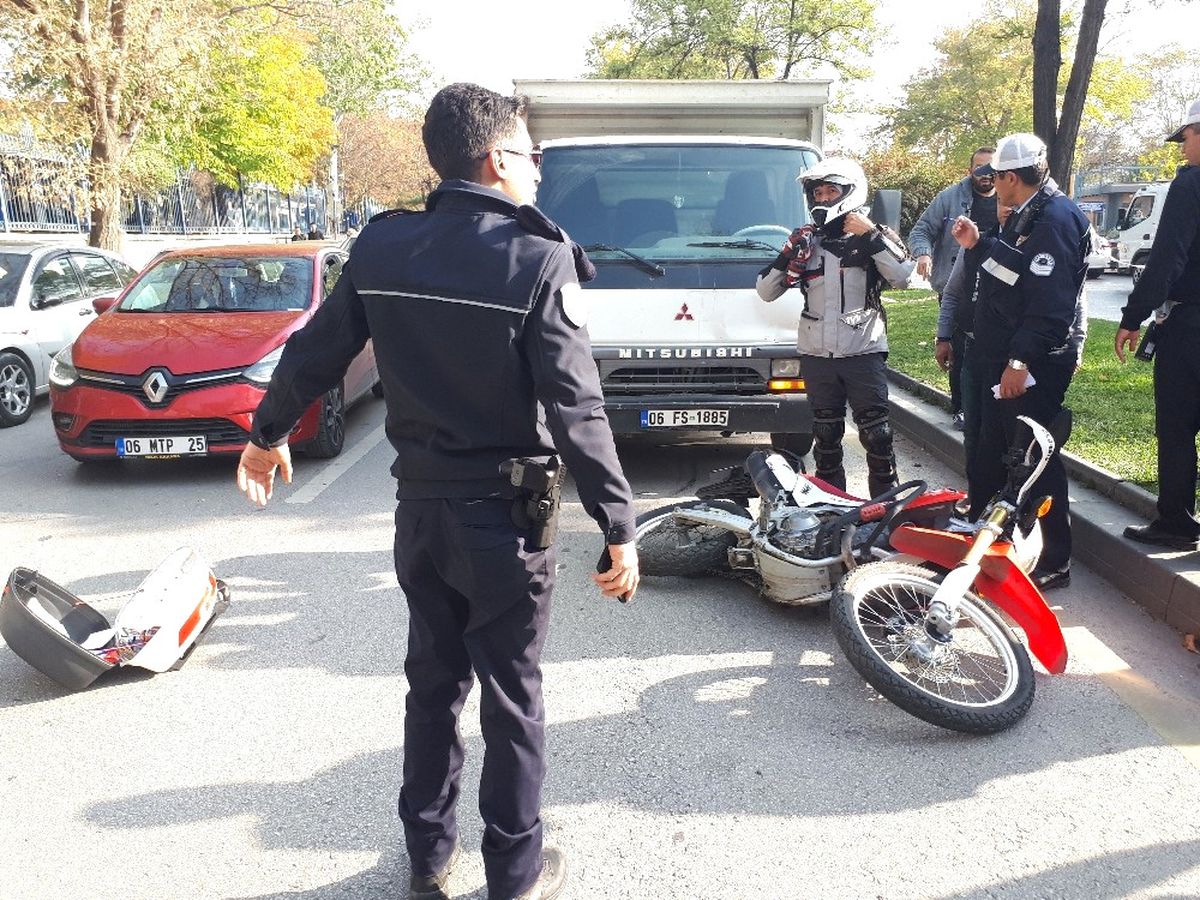 Başkent\'te Bir Araç Takla Attı: 1 Yaralı