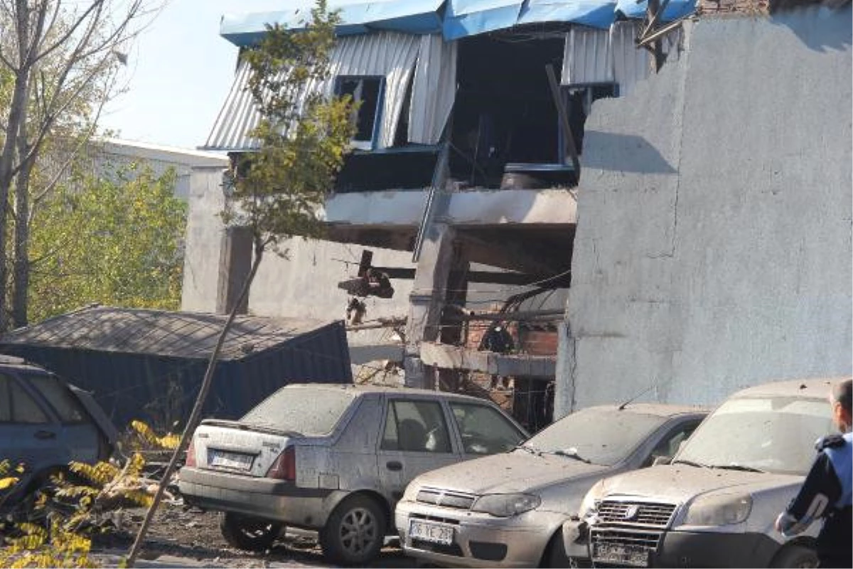 Bursa\'da Tekstil Fabrikasında Patlama ve Göçük: 5 Ölü, 16 Yaralı (4)- Yeniden
