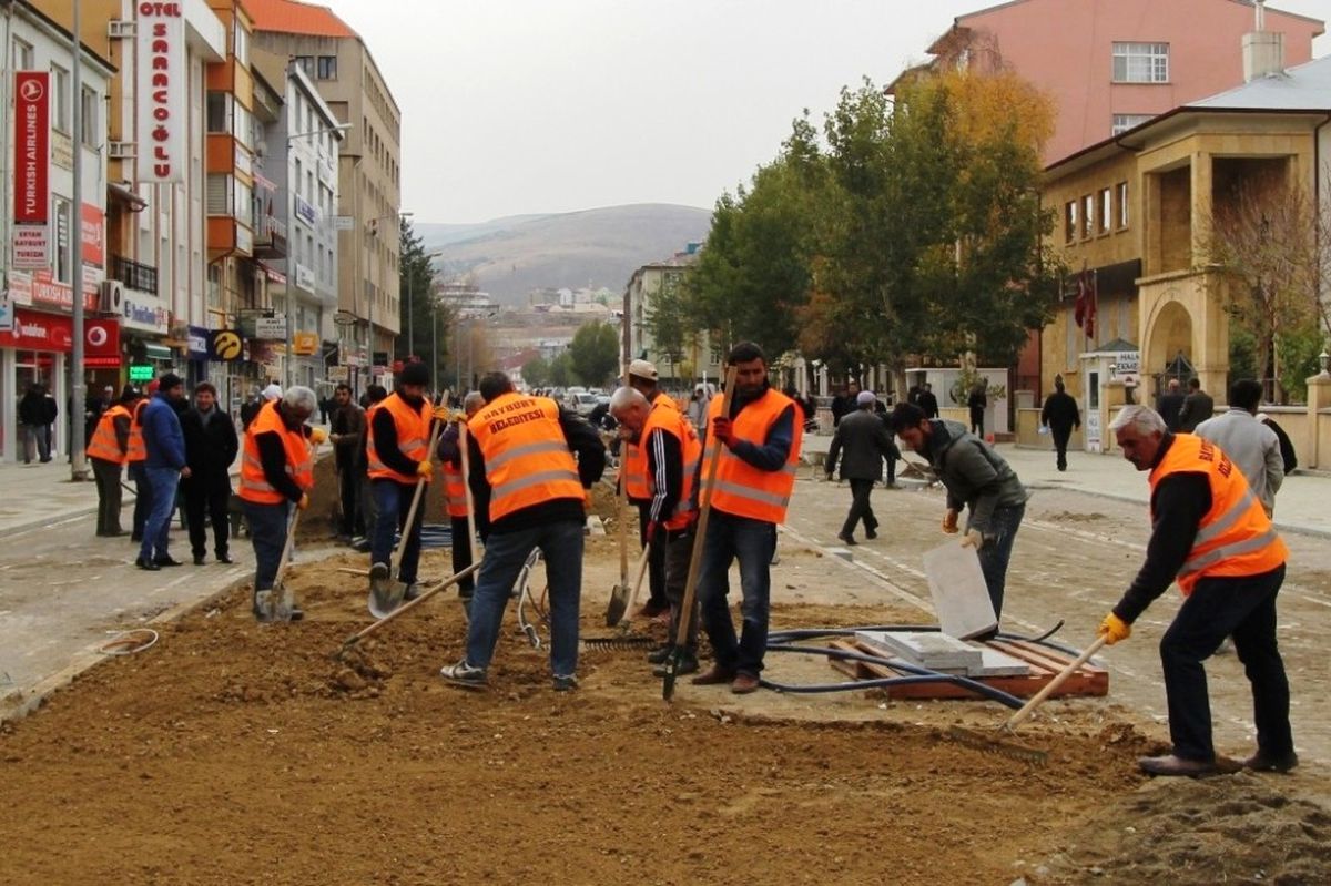 Cumhuriyet Caddesi Şekilleniyor