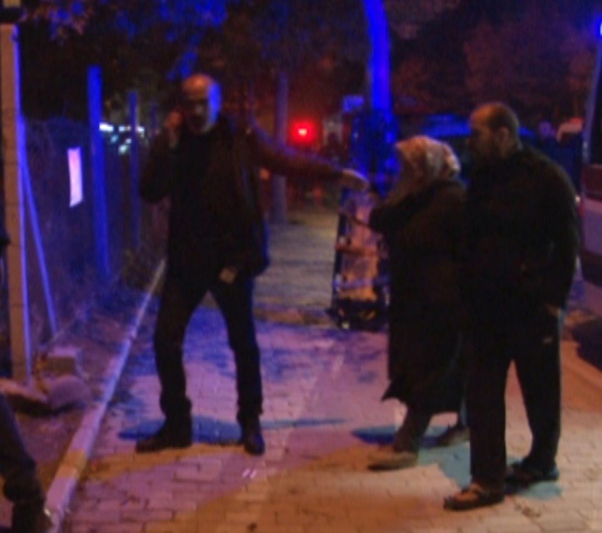 Eşinden Uzaklaştırma Cezası Aldığı İçin İntihara Teşebbüs Eden Şahsı Eşi İkna Etti